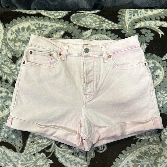 Levi Women’s Light Pink Wedgie Cuffed Button Fly Denim Shorts Size 30 - Picture 2 of 7